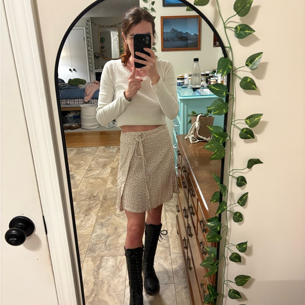 Brandy Melville Genevieve White and Pink Floral Wrap Skirt